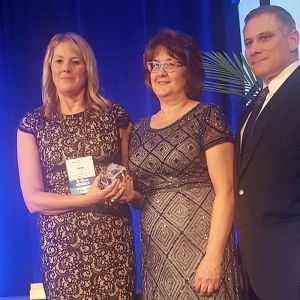 Vonda Howell Receives Worldwide Woman of Distinction Award