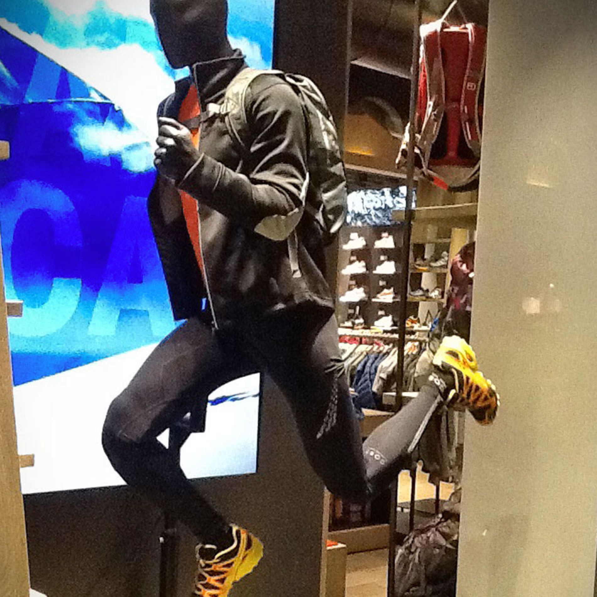 Running Mannequin Gallery Image