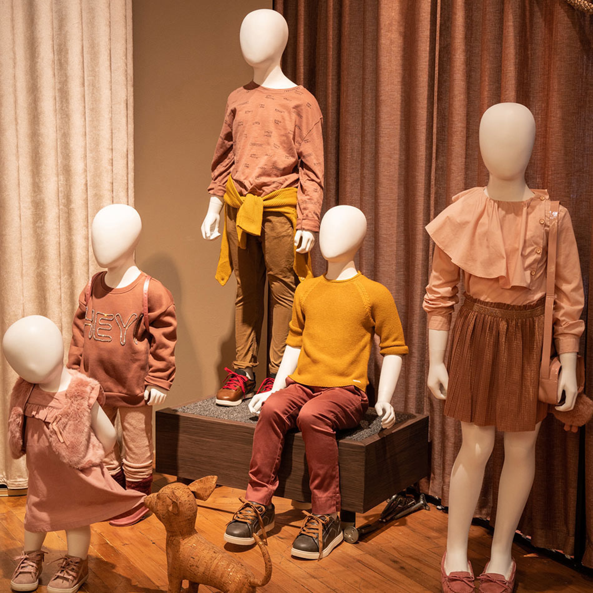Female Mannequins Gallery Image